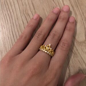 Elegant Gold Crown Ring